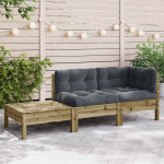 Sodo sofa su pagalvėlėmis ir pakoja, impregnuota pušies mediena